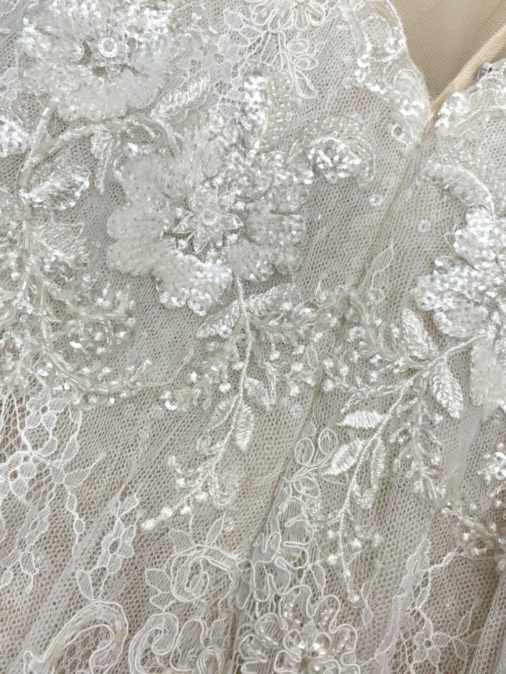 Ines Di Santo spaghetti strap lace sheath wedding gown - Picture 8 of 13